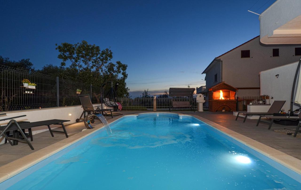 Apartment With Heated Pool And Sea View 特罗吉尔 外观 照片